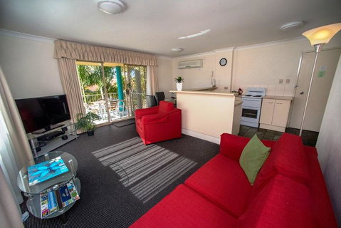 Beaches Serviced Apartments - Food Delivery Shop 12