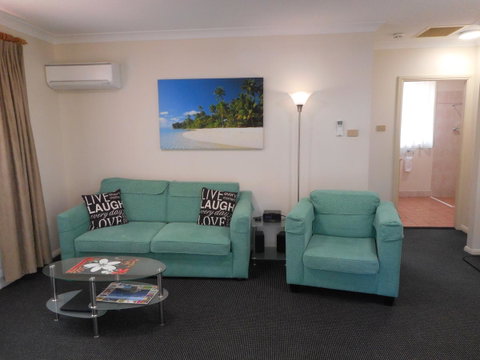 Beaches Serviced Apartments - Food Delivery Shop 25