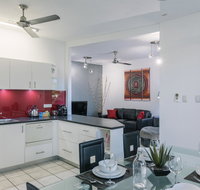 CitySide Apartment - 2 Bedroom with Private Courtyard - Food Delivery Shop
