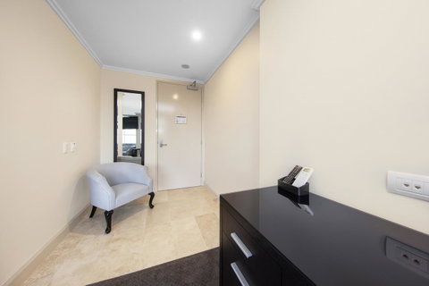 Canberra Rex Hotel - Food Delivery Shop 28