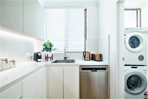 Bondi Beach Oasis-Car Park+Pool+Air Con - Food Delivery Shop 1