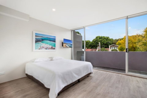 Bondi Beach Studio King Suite + Balcony - Food Delivery Shop 0