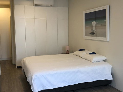 Bondi Beach Studio King Suite 1 - Food Delivery Shop 3