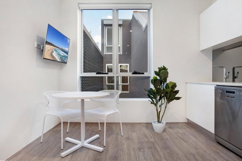 Bondi Beach Studio King Suite 1 - Food Delivery Shop 2