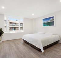 Bondi Beach Studio King Suite 2 - Food Delivery Shop