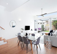 BONDI BLUE-hosted byL'Abode Accommodation - Food Delivery Shop