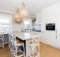BONDI BREEZE-hosted byL'Abode Accommodation - Food Delivery Shop
