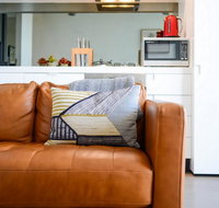 Boutique Stays - Vox Vibe Prahran Apartment - Food Delivery Shop