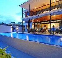 Bramston Beach - Luxury Holiday House - Food Delivery Shop