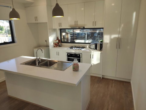 Brand New Peninsula Escape 100m To Water - Food Delivery Shop 3