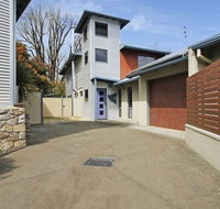 Breakaway Bright - Superb Townhouse - Food Delivery Shop