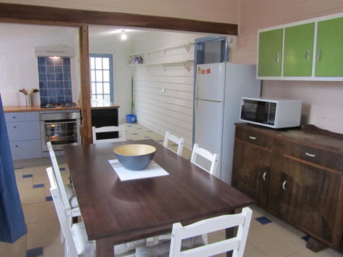 Breakaway Cottage - Food Delivery Shop 1