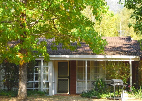 Bright Highland Valley Cottages - Food Delivery Shop 3
