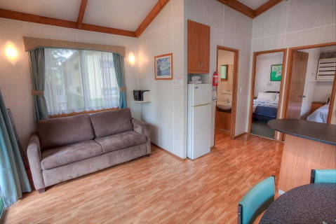 Bright Pine Valley Tourist Park - Food Delivery Shop 3