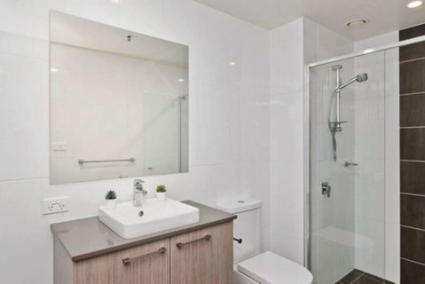 Bright, Modern, Stylish - Top Floor Apt - Woden - Food Delivery Shop 3