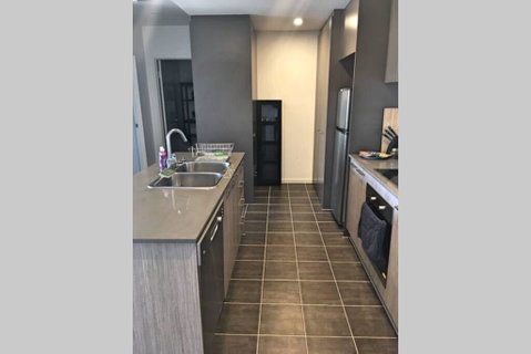 Bright, Modern, Stylish - Top Floor Apt - Woden - Food Delivery Shop 0