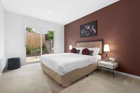 Brighton Bay Apartments - Food Delivery Shop 2