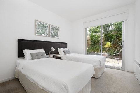 Brighton Bay Apartments - Food Delivery Shop 3