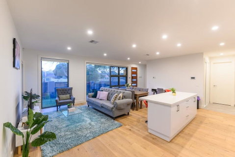Brighton East 3 Bedroom 3 Bathroom Townhouse - Food Delivery Shop 3