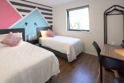 Brisbane City YHA - Food Delivery Shop 1
