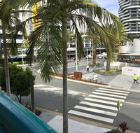 Broadbeach Private Apt with CHA - Food Delivery Shop