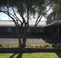 Bryants Motel - Food Delivery Shop