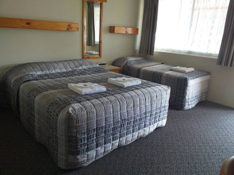 Bucketts Way Motel Gloucester - Food Delivery Shop 0
