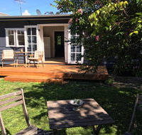 Burrill Lakeview Cottage - Food Delivery Shop
