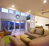 Cadence at Bright - Luxury accommodation - Food Delivery Shop