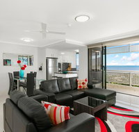 Cairns Luxury Seafront Apartment - Food Delivery Shop