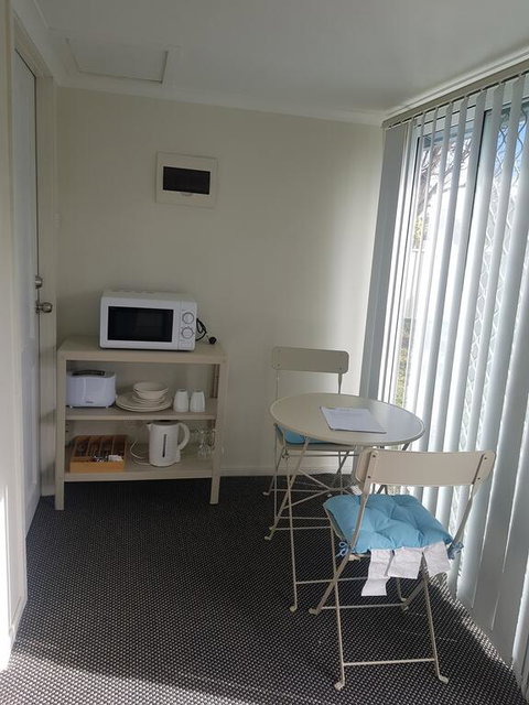 Canberra Ave Villas - Food Delivery Shop 1