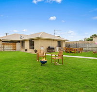 CAPEL Family Home large yard close to beach - Food Delivery Shop