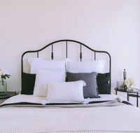 Capitol Executive Apartment on London Circuit - Food Delivery Shop