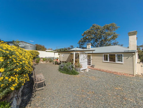 Captain Rodda's Cottage - Food Delivery Shop 1