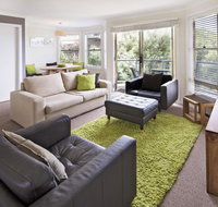 Caribou 3 - Modern  spacious with views over Lake Jindabyne - Food Delivery Shop
