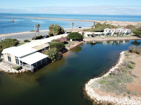 Carnarvon Retreat - Food Delivery Shop 1
