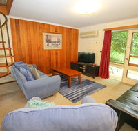 Cedar Holiday Units - Apartment 2 - Food Delivery Shop