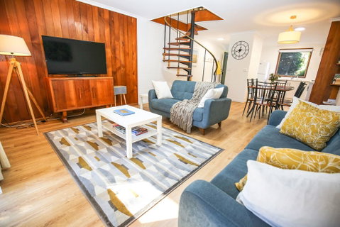 Cedar Holiday Units - Apartment 5 - Food Delivery Shop 0