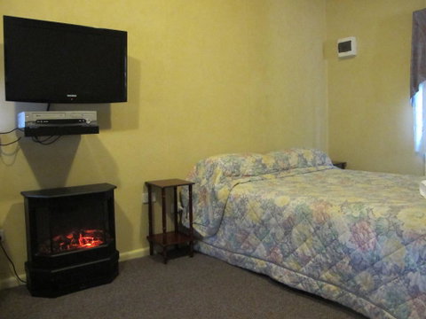 Cedar Lodge Cabins - Food Delivery Shop 2