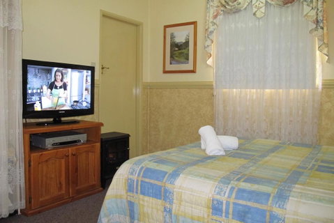 Cedar Lodge Cabins - Food Delivery Shop 3