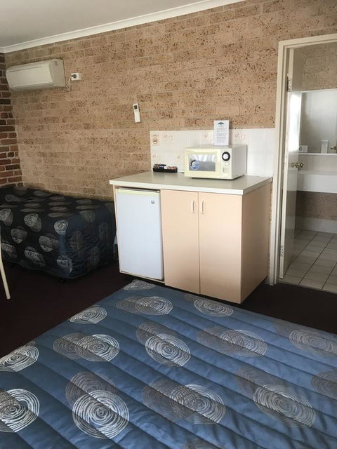 Cedar Lodge Motel - Food Delivery Shop 3