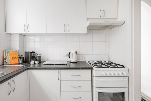 Centennial Park Apartment A Boundary Throw From The SCG - Food Delivery Shop 2