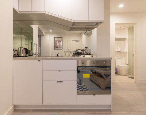 Central 2 Bedroom Deluxe Apartment@La Trobe Tower - Food Delivery Shop 3