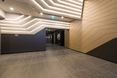 Central 2 Bedroom Deluxe Apartment@La Trobe Tower - Food Delivery Shop 1