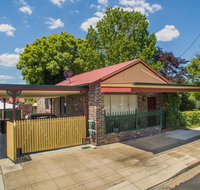 Central Armidale 2-Bedroom Apartment - Food Delivery Shop