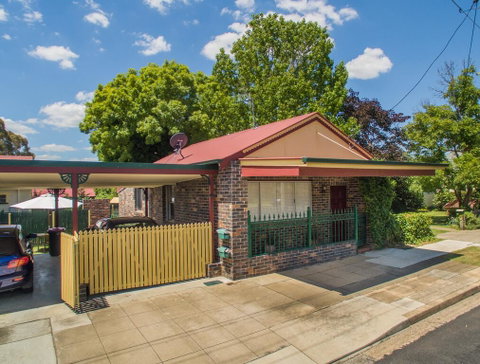 Central Armidale 2-Bedroom Apartment - Food Delivery Shop 0