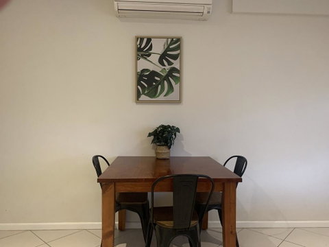 Central Armidale 2-Bedroom Apartment - Food Delivery Shop 3