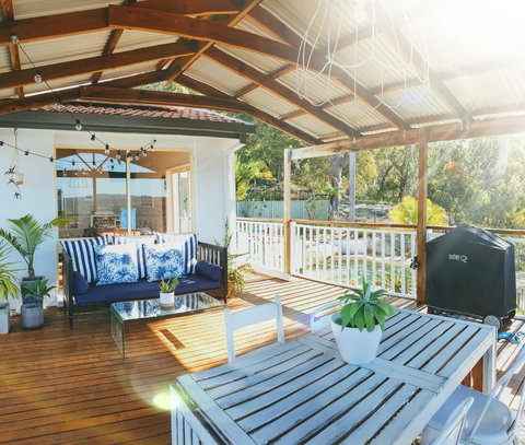 Central Coast Getaway 4B Family Holiday Home - Food Delivery Shop 3