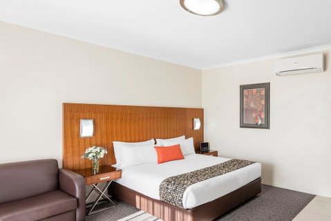 Central Motel & Apartments, Best Western Signature Collection - Food Delivery Shop 2