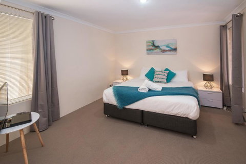 Central Townhouse Margaret River - Food Delivery Shop 0